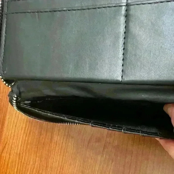 Adrienne Vittadini Studio Zip Around Black Wallet - Picture 4 of 11
